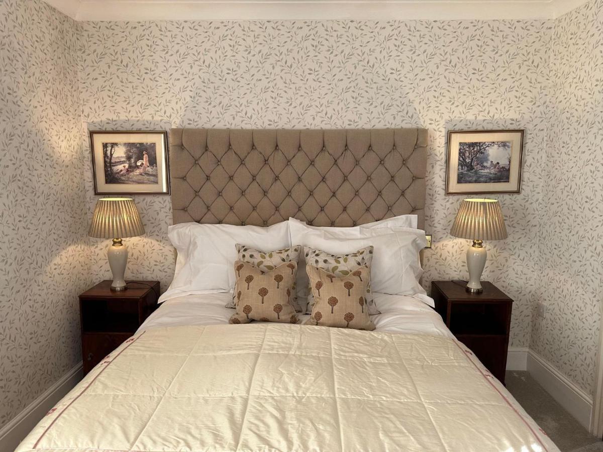 Burford Lodge Hotel - Adults Only Exteriér fotografie